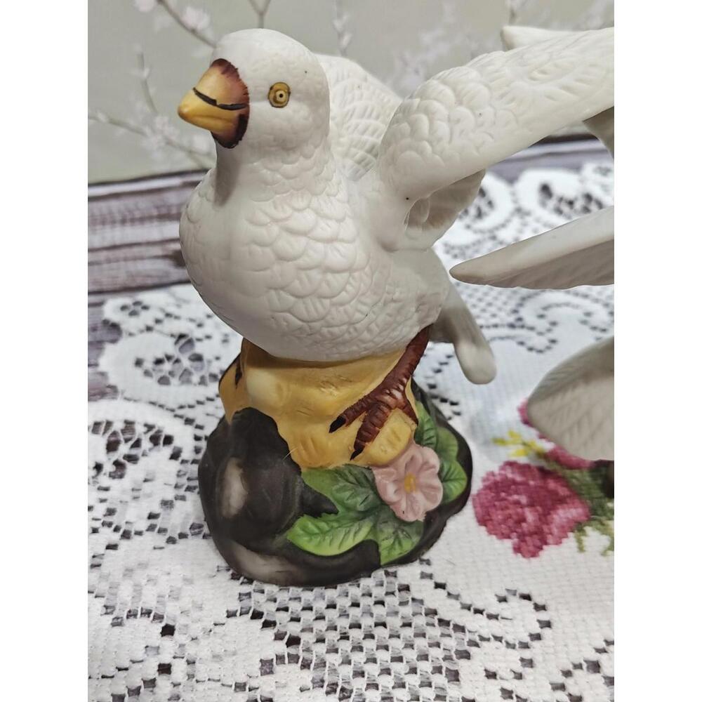 Vintage 2 Doves Figurines White Fine Porcelain Floral Base 5.5" Bird Collectible - Picture 2 of 14